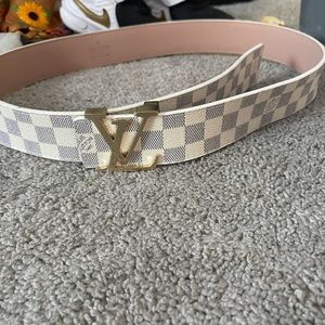 inspired belt size small in great condition used only once.